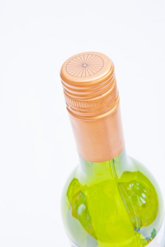 V čem se liší uzávěry lahví vína?