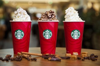 Kouzelná vánoční atmosféra je zpět ve Starbucks