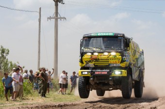 Posdka tmu KM Racing zvldla vod Dakaru na vbornou