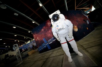 Americk skafandr EMU (Extravehicular Mobility Unit) pro vstup mimo mezinrodn kosmickou stanici ISS a pro prci ve volnm prostoru.