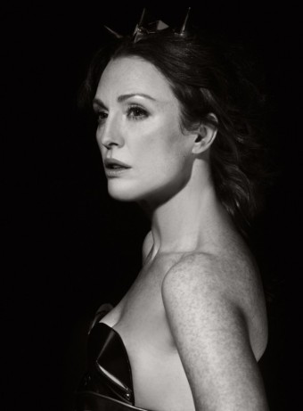 Julianne Moore, Kalend Pirelli 2011, Karl Lagerfeld