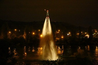 Vystoupen flyboard na Vltav k oteven Azimut Yachts Czech Republic