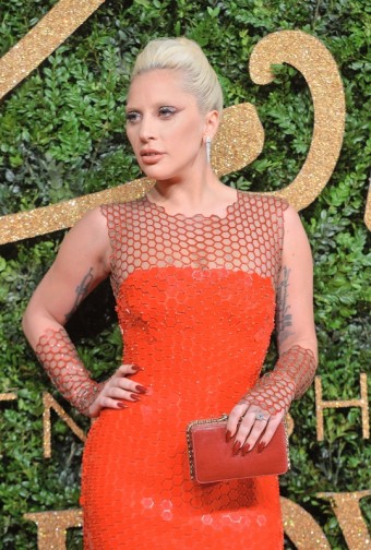 Lady Gaga zazila v nunicch Bulgari z kolekce Serpenti spolu s veern kabelkou, zdroj: Bulgari