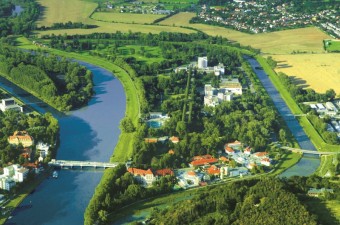 Lzesk ostrov Pieany, leteck pohled, Danubius Health Spa Resort Esplanade