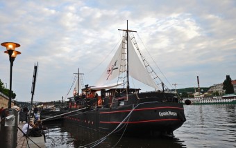 Loď Captain Morgan