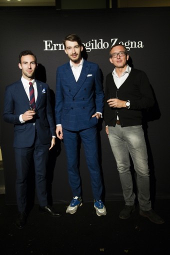 Blogger Denis Tureek (prvn vlevo) a mdn fotograf Jakub Feranec (uprosted), koktejl Ermenegildo Zegna