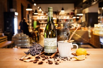 Levandulov bl svak, Cest La Vie: cuve odrd Chardonnay a Sauvignon, Premier Wines & Spirits