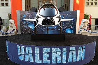 Na premie filmu Valerian a msto tisce planet se zrove pedstavilo futuristick plavidlo Skyjet.