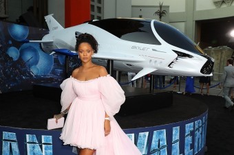 Rihanna na premie aknho dobrodrunho snmku Valerian a msto tisce planet.