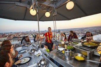 Veee v oblacch, Dinner in the Sky