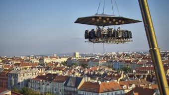 Veee v oblacch, Dinner in the Sky