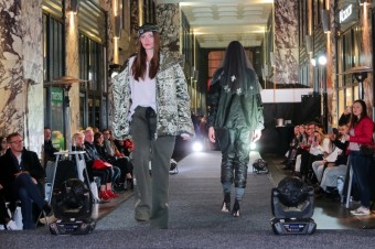 Mdn pehldka VaNa1 v rmci Mercedes-Benz Prague Fashion Week