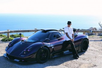 Chlouba vozovho parku Lewisa Hamiltona je tmav modr na mru upraven Pagani Zonda 760LH, zdroj: Instagram