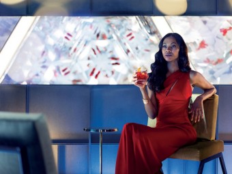 Zoe Saldana ve snmku The Legend of Red Hand, foto kredit: Ultra Premium Brands