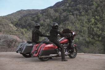 Jízdní kolekce FXRG 2018, Harley-Davidson