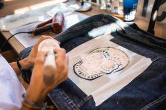 Levis ve vaich rukou, The Levis Tailor Shop