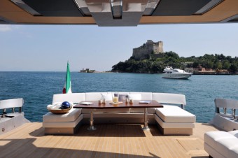 Paluba jachty Baia One Hundred 