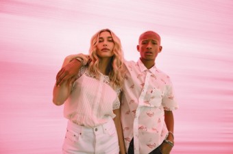 Hailey Bieber a Jaden Smith pro Levis