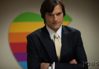 Ashton Kutcher jako mlad Steve Jobs, film Jobs - Bontonfilm CZ