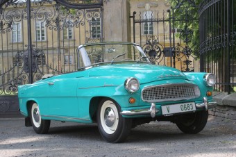 Elegantn kabriolet KODA Felicia  klasik z roku
1961  je magnetem pro publikum na vech
veternskch akcch.