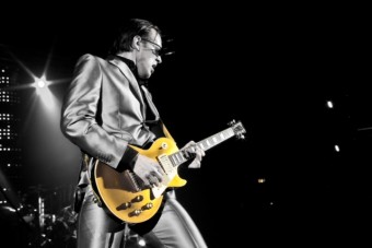 Joe Bonamassa hostem Marka Ebena v poadu Na plovrn