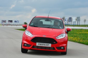 asopis TopGear vyhlsil Ford Fiesta ST autem roku 2013
